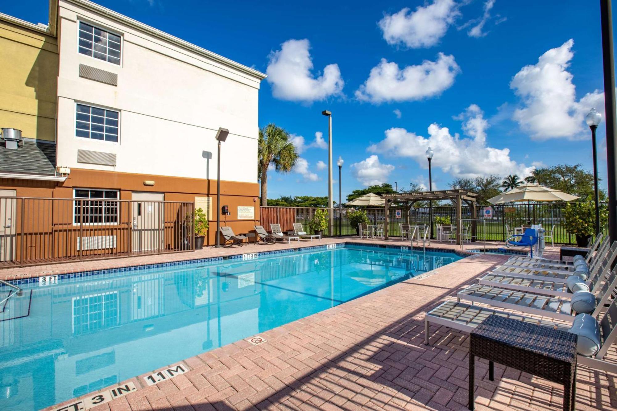 Sonesta Simply Suites Miami Airport Doral Εξωτερικό φωτογραφία